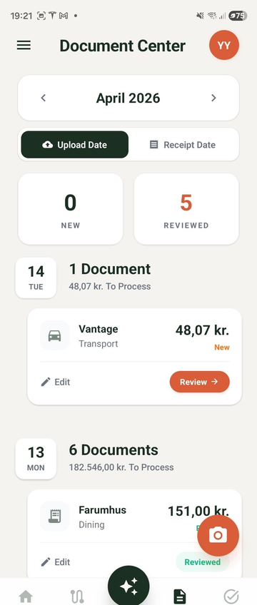 WhizzFlow Document Center showing 5 reviewed receipts and 1 new scan for Vantage transport at 48.07 DKK pending review, plus 6 receipts from the previous day totaling 182,546 DKK to process.